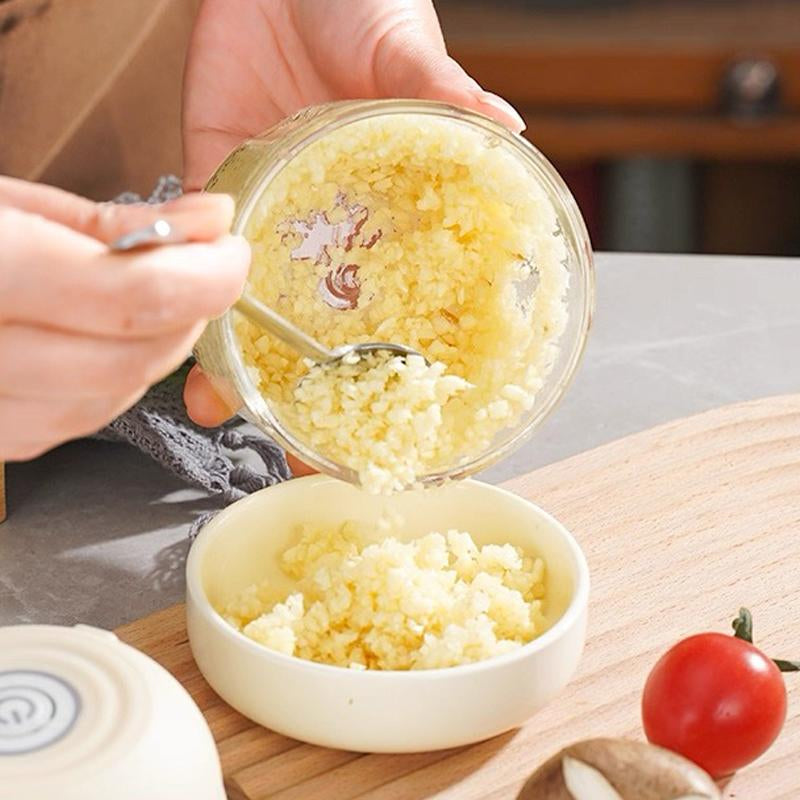 Electric Garlic Chopper, 4 Sharp Blades，Portable Veggie Chopper, 300ML Garlic Grinder Masher Onion Chopper, Blender to Vegetable, Cordless Food Processor for Ginger, Chili, Fruit, Meat, Spices, Beans, Etc